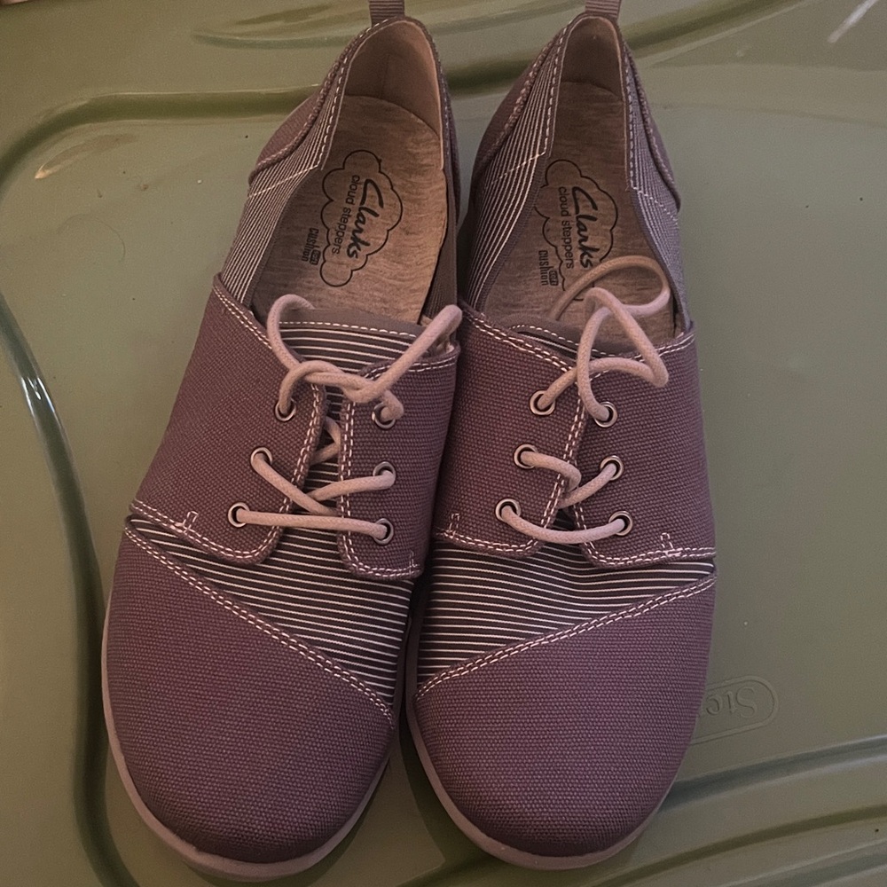Clarks Women's Lavender Lace-Up Sneakers